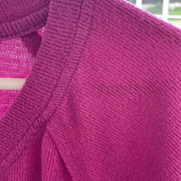 Wildfox Haley Brushed Magenta Purple Barbie Pink Y2K M V-Neck EUC Shirt Top - Picture 15 of 17